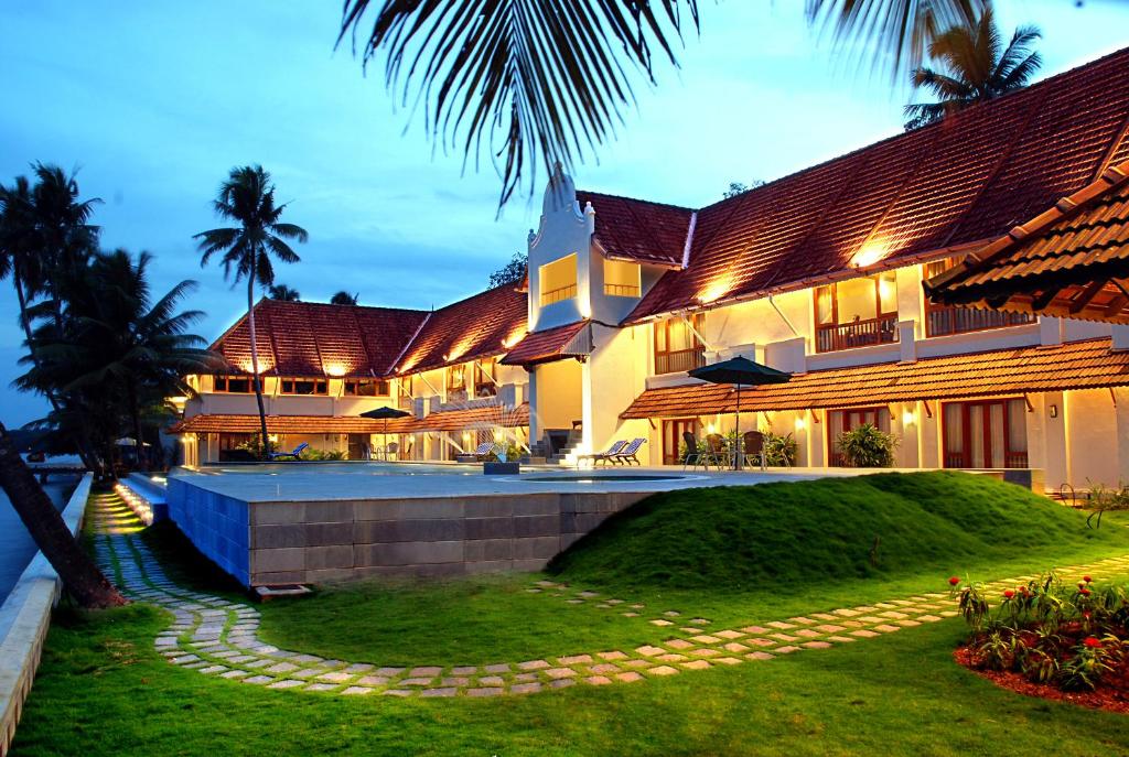 lemon tree resort vembnad