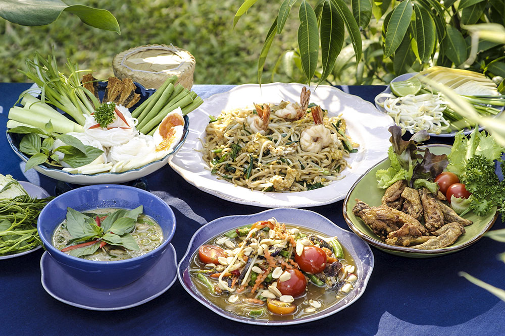eat thai food