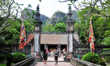 ninh binh temple